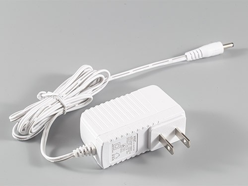JF005WR 电源适配器 立式日规白色