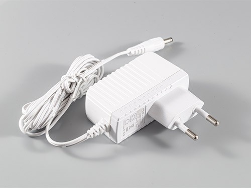 JF005WR电源适配器 立式巴西规白色